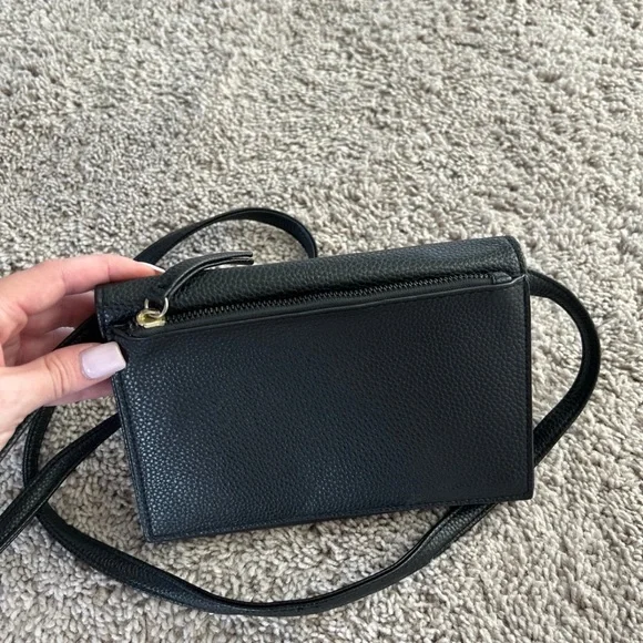 Elegant Black Crossbody Bag - Picture 3 of 6